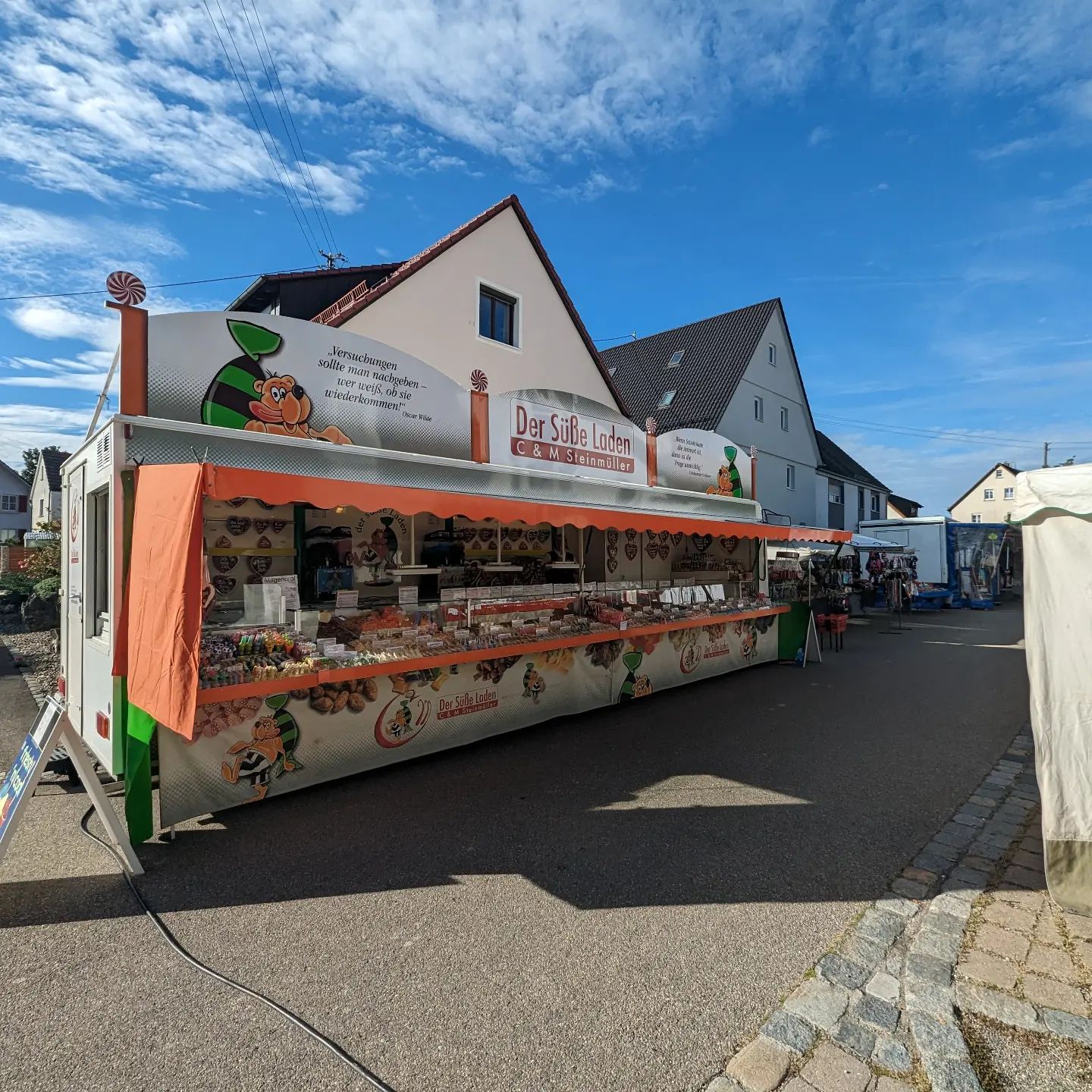 #Krämermarkt #Scharenstetten Auf zum Krämermarkt nach Scharenstetten! Die Stände sind offen, heute gibt es wie gewohnt Bewirtung und Kaffee und Kuchen! Bitte unterstützt die Stände und die Vereine und kommt vorbei.