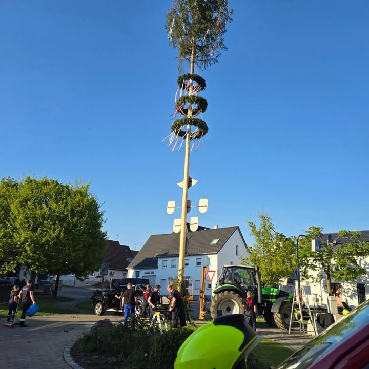 Euch allen einen schönen, sonnigen Mai #maibaumaufstellen #mai #dorfleben #FreiwilligeFeuerwehrScharenstetten #musikvereinscharenstetten #vereinsleben #albdonaukreis